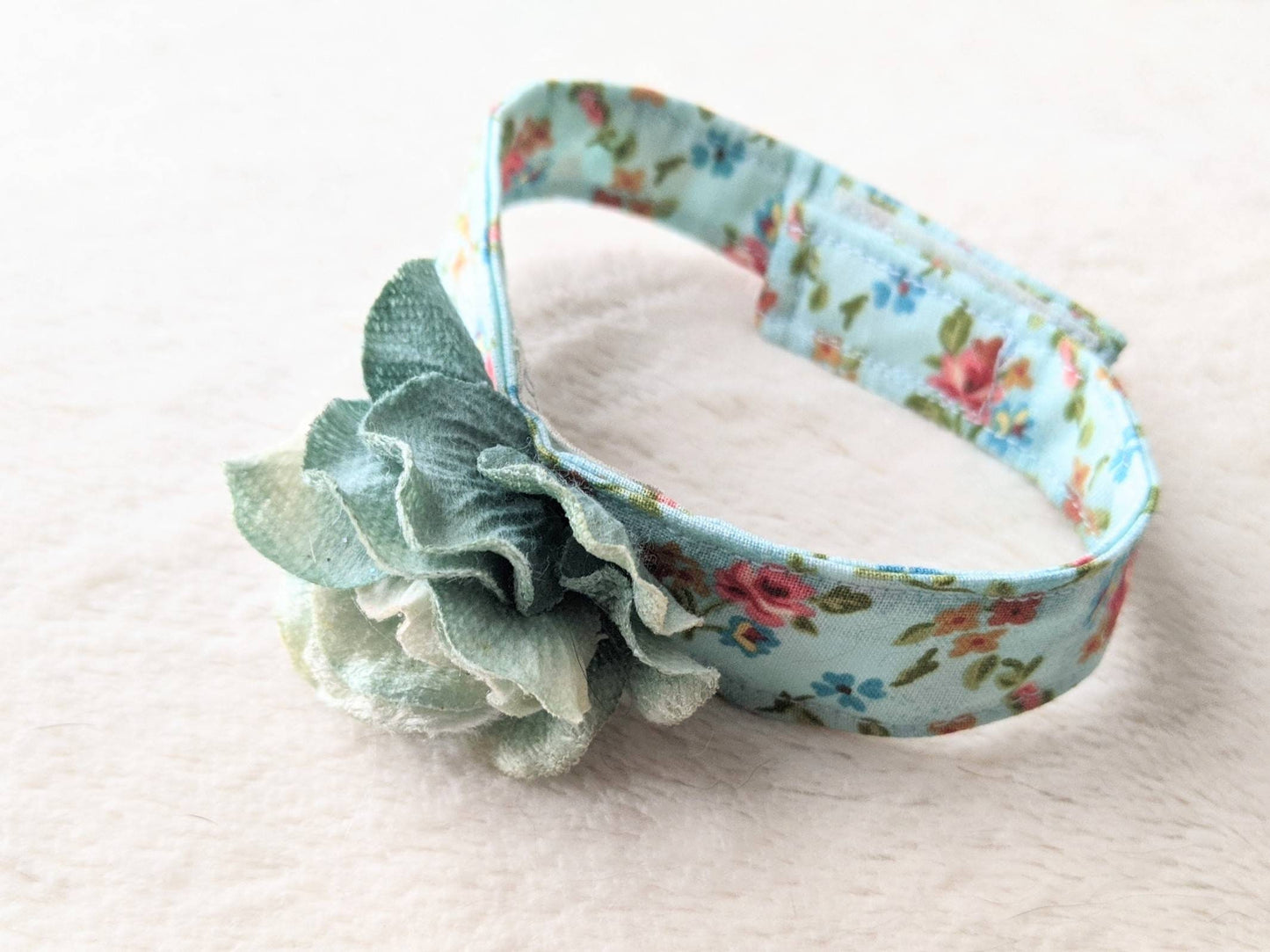 Delicate teal handmade cat collar for cat