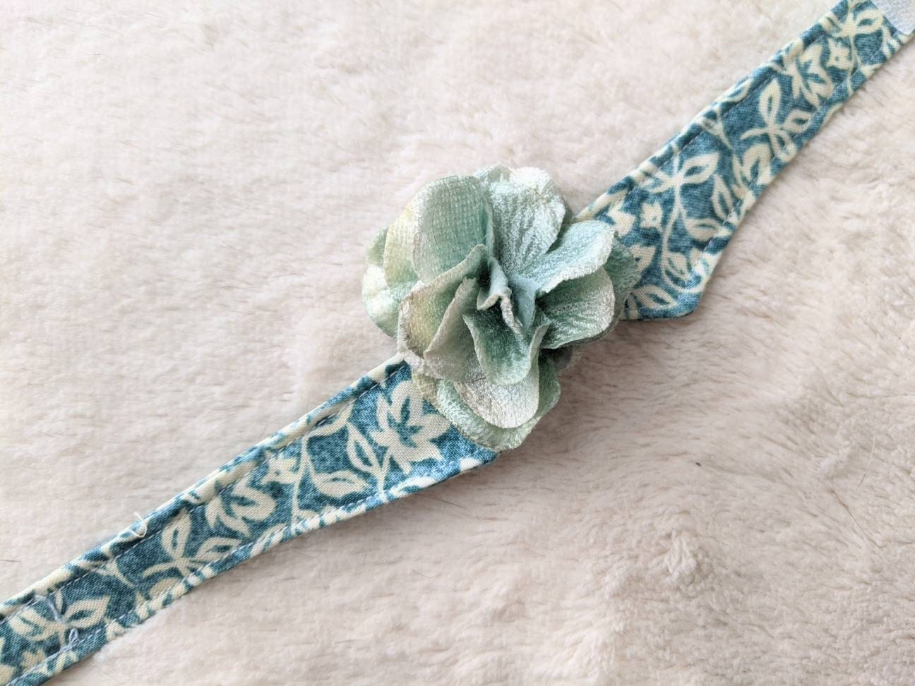 Adjustable Blue Green Collar Accessory for Cat